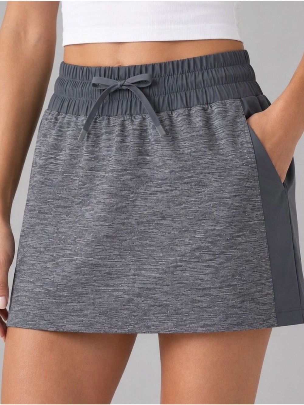 ATHLETA Excursion Hybrid Skort
Grey Heather/Dark Grey Charcoal 
Size XS
